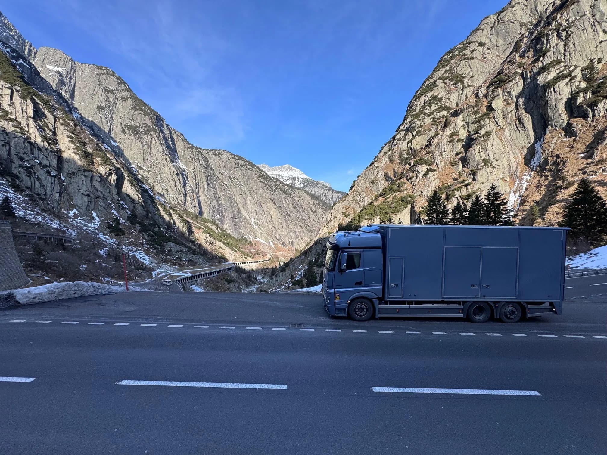 Geschlossener Fahrzeugtransport. Classic Car Service 15