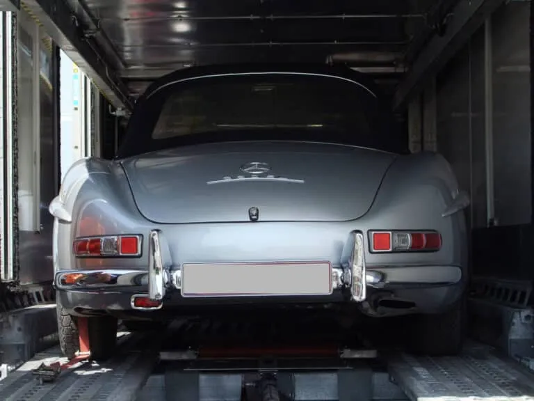 Geschlossener Fahrzeugtransport. Classic Car Service 14