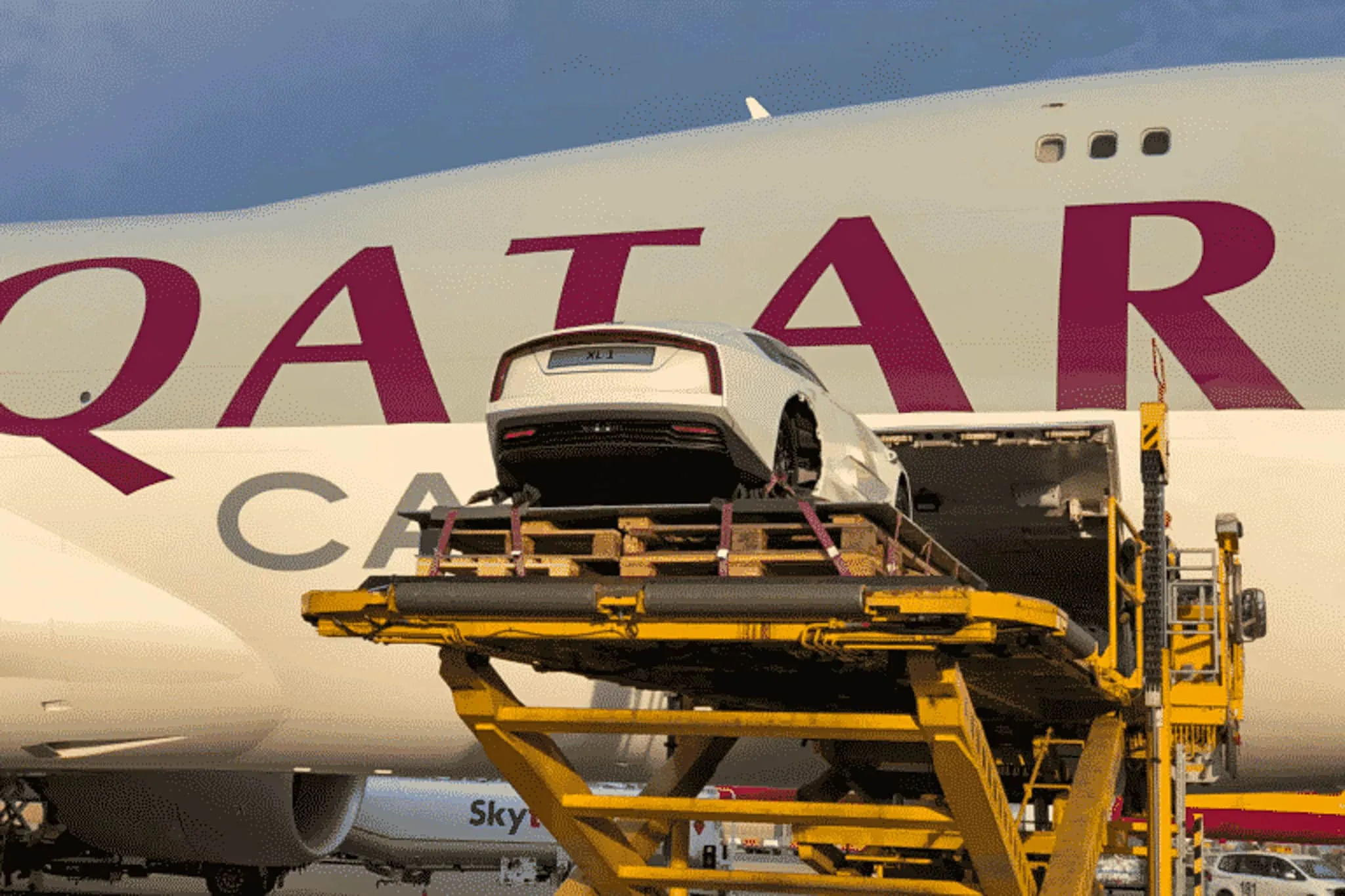 Air freight – express vehicle transport by plane