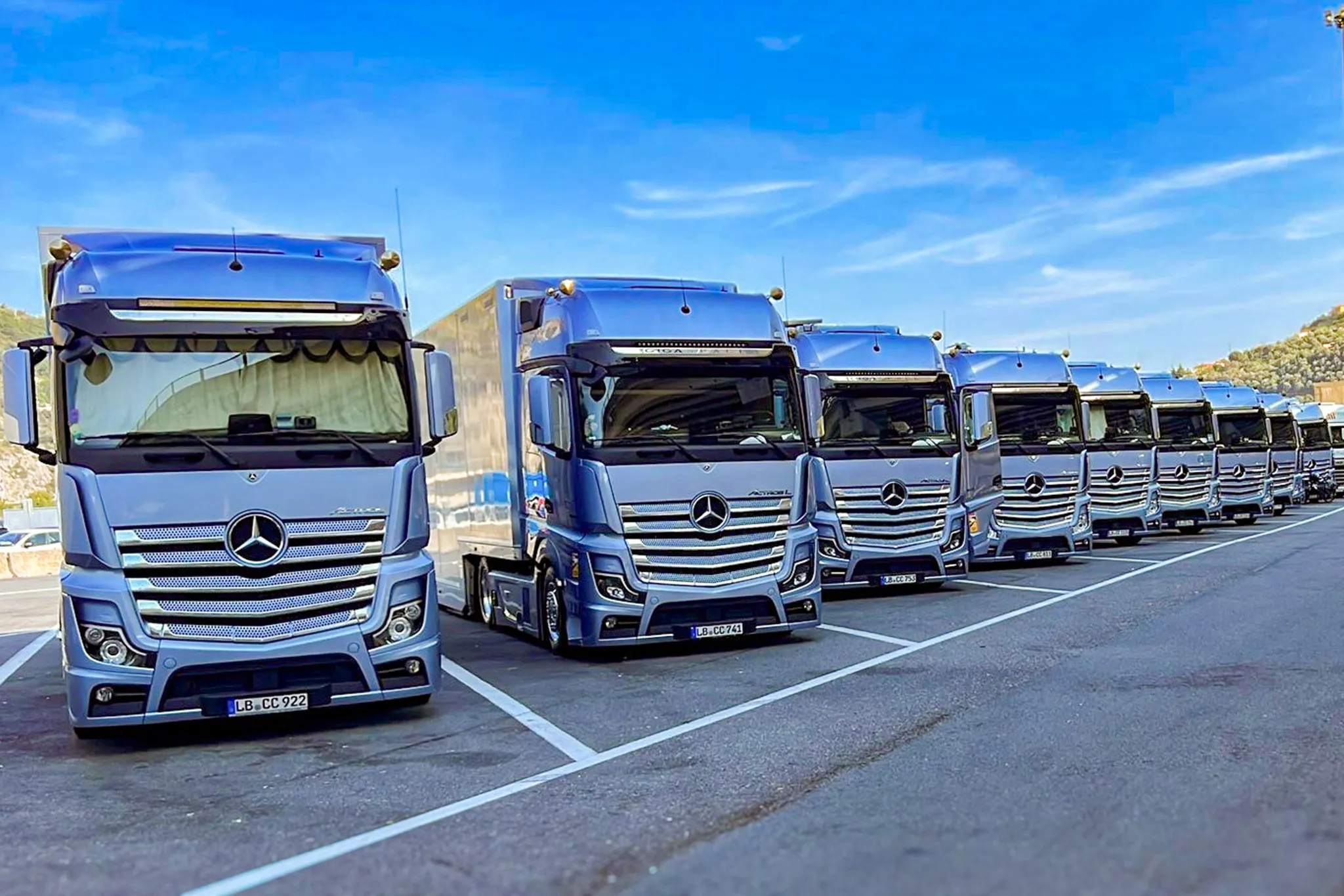 Geschlossener Fahrzeugtransport. Classic Car Service 10